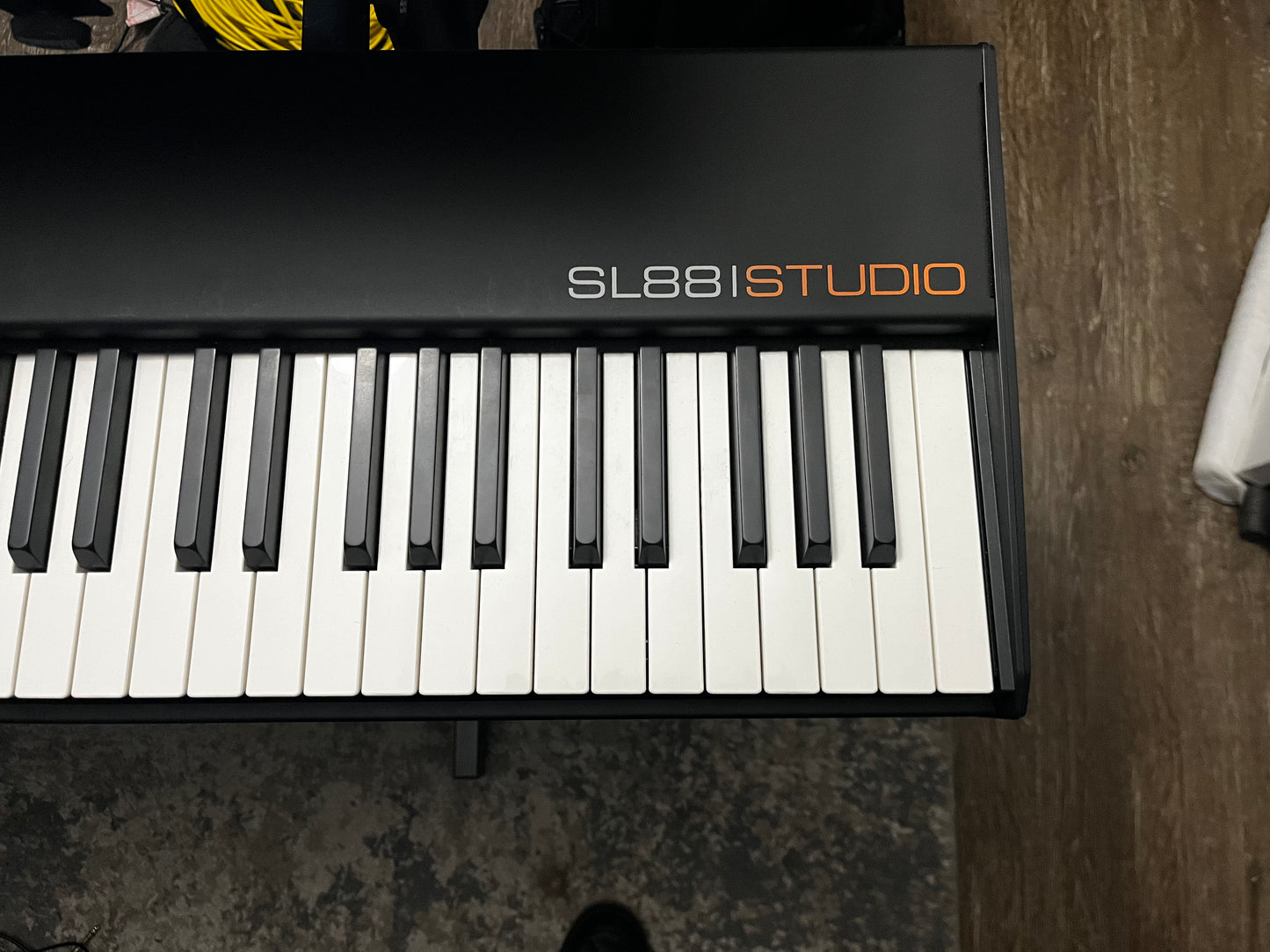USED -LIKE NEW Studiologic SL88 Studio 88-key Keyboard Controller